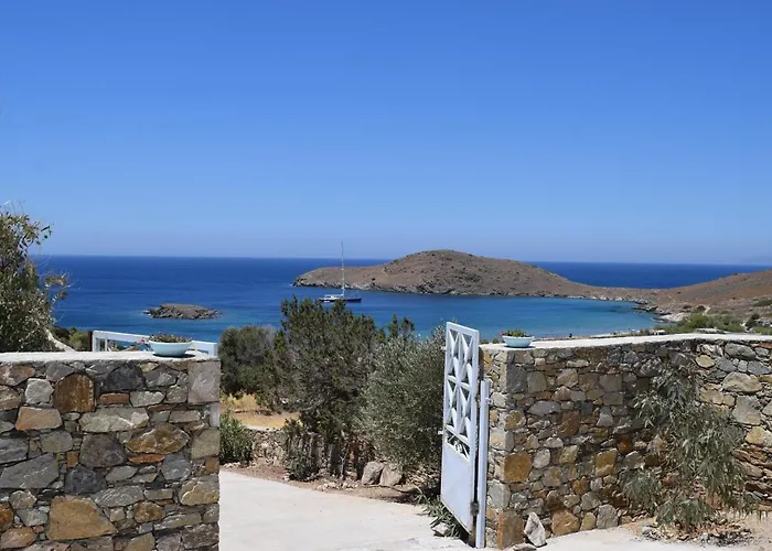 'a Paradise On Earth' Seaside - Says Netflix *