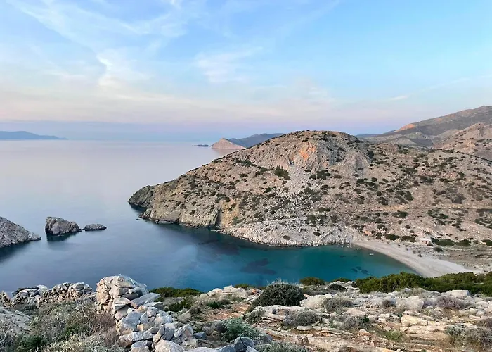 'a Paradise On Earth' Seaside - Says Netflix *