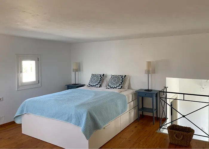 'a Paradise On Earth' Seaside - Says Netflix *