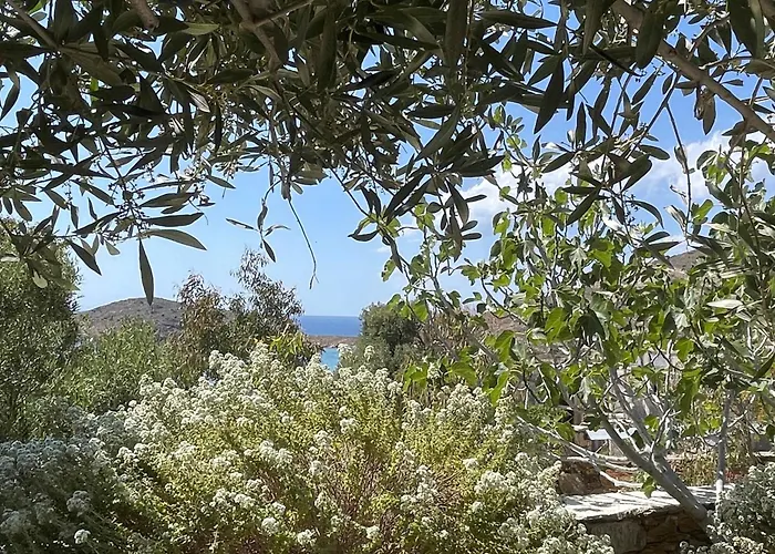 'a Paradise On Earth' Seaside - Says Netflix *