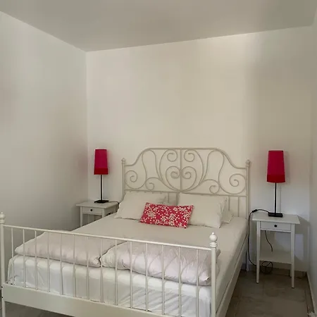 'paraside' Seaside In Delfini Says Netflix *