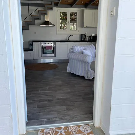 'paraside' Seaside In Delfini Says Netflix *