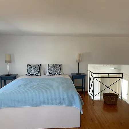 'paraside' Seaside In Delfini Says Netflix Κίνι